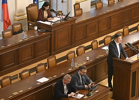 Mimo�ádná sch�ze Poslanecké sn�movny k druhému �tení vládní d�chodové novely,...