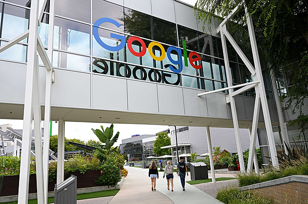 Google zase o krok blíže rozdělení. Je antimonopolní hon na firmu oprávněný?