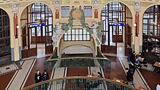 Sály severního k�ídla. Pohled do vstupní haly a prostory v severním k�ídle, kde...