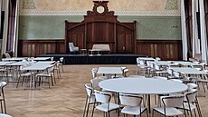 Sály severního k�ídla. Pohled do vstupní haly a prostory v severním k�ídle, kde...