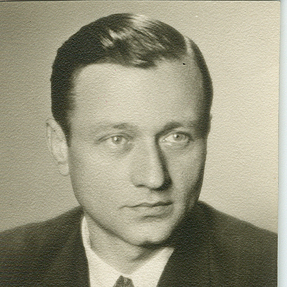 Povále�ný portrét Karla Svobody.