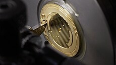 Runí giloování íselník, tedy vytváení geometrických dekor. Giloování...