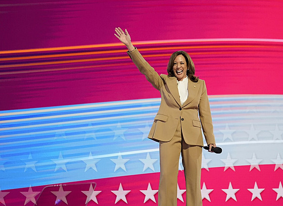 Kamale Harrisové se ovem podailo vytvoit módní image úspné eny, kterou...