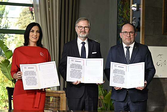 Zleva pedsedkyn TOP 09 a Poslanecké snmovny Markéta Pekarová Adamová,...