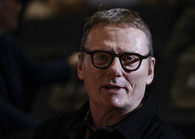 Politici se odcizili prostým lidem a neřeší ekonomickou stagnaci, říká nobelista Robinson