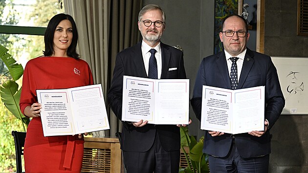 Zleva p�edsedkyn� TOP 09 a Poslanecké sn�movny Markéta Pekarová Adamová,...
