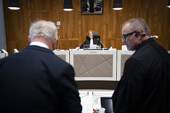 Pro nále�ité trestání zlo�in� genocidy, agrese, zlo�in� proti lidskosti a vále�ných trestných �in� byl z�ízen Mezinárodní trestní soud v Haagu