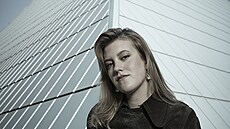 Tvorba Kláry Marie Bliss: organické tvary mulí a perel v kombinaci se...