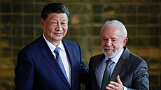 �ínský prezident Si �in-pching (vlevo) a brazilský prezident Luiz Inácio Lula...