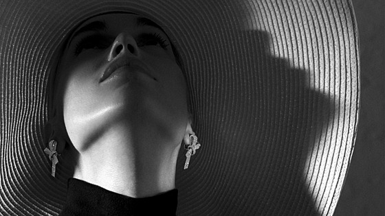 Klobouk, Chanel. aty, Zoltán Tóth. Náunice a náhrdelník z bílého zlata s...