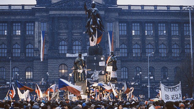 Sametová revoluce v listopadu 1989.