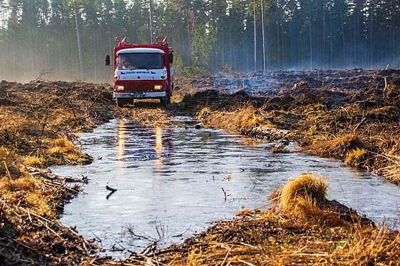 Za�átkem b�ezna tady na severu stále mrzne. Je�t�e máme v aut� topení a...