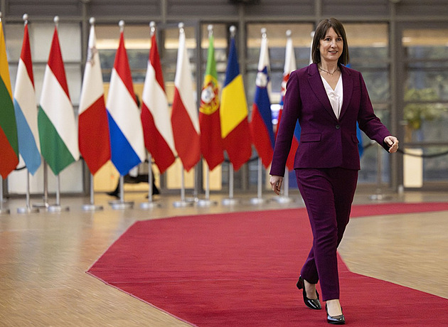 ČEKSTAJL: Už jen v kostýmu! Britská ministryně financí dobývá úřad stylovou politikou