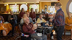 Chuck Mencel p�ebírá cenu �BF a NaBaMu.