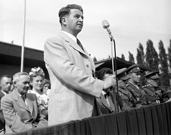 Bohumil Lau�man na snímku ze srpna roku 1945.