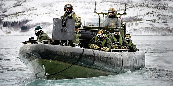 Jeden z prapor� britských Commandos se speciáln� vy�lenil pro operace p�i...