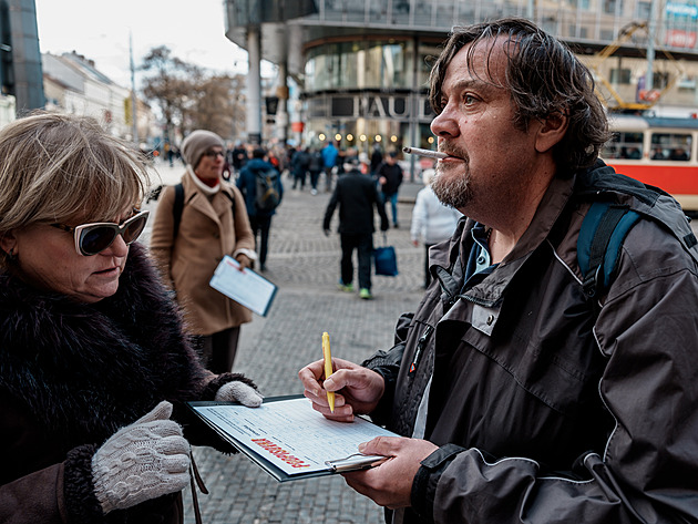 Starostové říkají: Mílí voliči, zajímáte nás, ale jen chvilku. Sběr podpisů o místech nerozhoduje