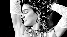 V osmdesátých letech o�ivila zájem o krajku zp�va�ka Madonna � nosila krajkové...