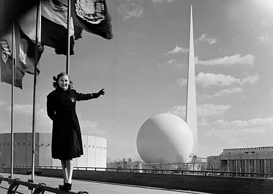 Sv�tová výstava v New Yorku v roce 1939. Výstavi�ti dominoval objekt �Trylon a...