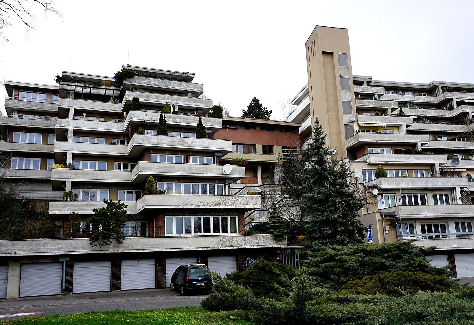Prag'da bir metre için 1989'da bir dairenin tamamına ödediğimizden daha fazlasını ödüyoruz. Ve konut daha pahalı hale gelecek Görüşler