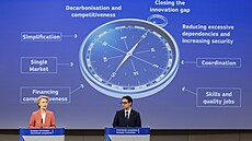 �éfka Evropské komise Ursula von der Leyenová a Stéphane Séjourne, výkonný...