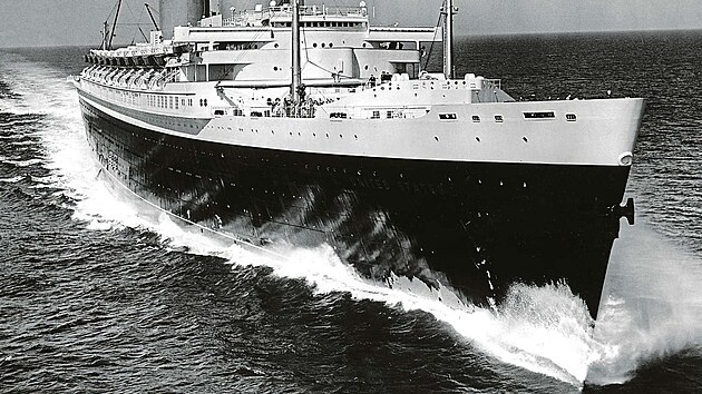 SS United States se potop� pl�novan� po p�tasedmdes�ti letech.
