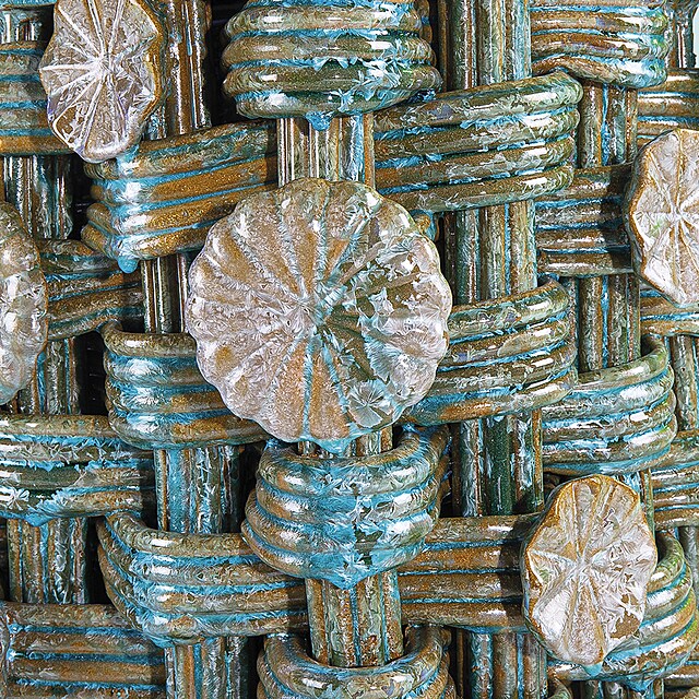 Kolekce Woven (auto�i slovo p�ekl�daj� jako �zapl�t�n�) poputuje na ja�e na...