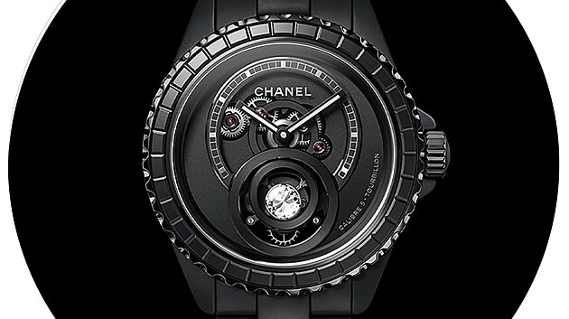Model J12 Couture 38 mm je vyroben z�oceli s�matnou �ernou povrchovou �pravou.