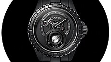 Model J12 Couture 38 mm je vyroben z oceli s matnou �ernou povrchovou úpravou.