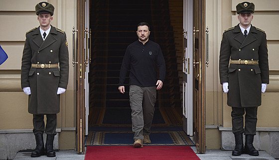 Vále�ný outfit ukrajinského prezidenta Volodymyra Zelenského.