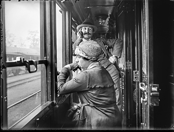 Ú�edník pra�ského magistrátu Franti�ek Bene� ve spacím voze ve�erního rychlíku...