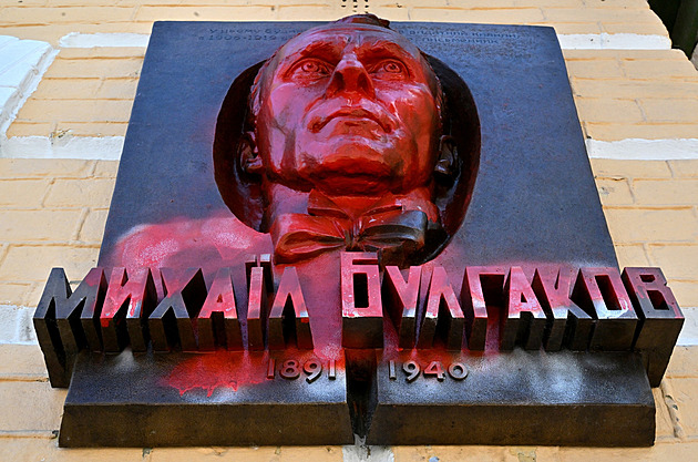 Stále nepohodlný Bulgakov. Spisovatelé nemohou za národnostní neshody, nenávistné konflikty ani za válku