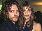 Zp�vák INXS Michael Hutchence a Helena Christensen