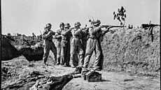 Fotografie z Pra�ského povstání rozpoznal vojenský historik Tomá� Jakl. Napsal...