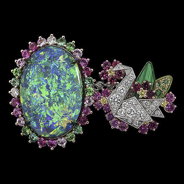 Victoire de Castellane vede Dior Joaillerie od samého počátku, roku 1998. Ve...