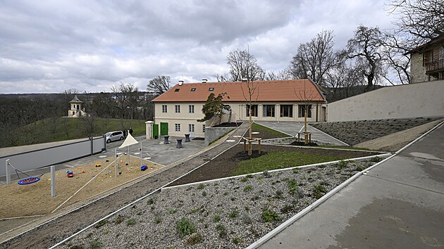 Setk�n� s novin��i ve zrekonstruovan�m Domku zahradn�ka na usedlosti Cibulka.