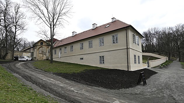 Setk�n� s novin��i ve zrekonstruovan�m Domku zahradn�ka na usedlosti Cibulka.