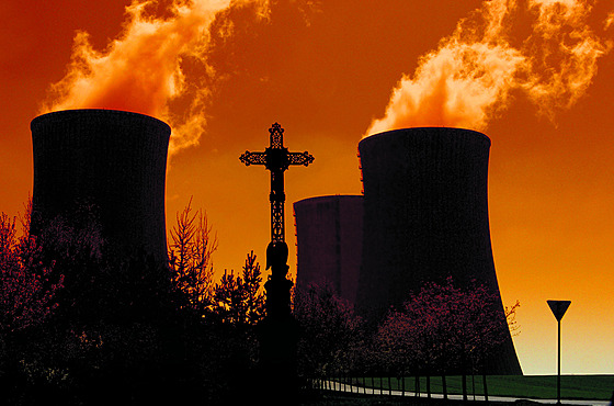 Socialisti�tí básníci p�irovnávali Dukovany k �jadernému jezulátku, d�ímajícímu...