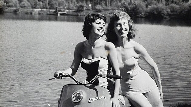V�Um�leckopr�myslov�m museu v�Praze za��n� 17. dubna v�stava fotografi� m�dn�ho a�reklamn�ho fotografa Freda Kramera. Sn�mky vznikaly v�50. a� 80. letech minul�ho stolet� a�poch�zej� ze sb�rek UPM.