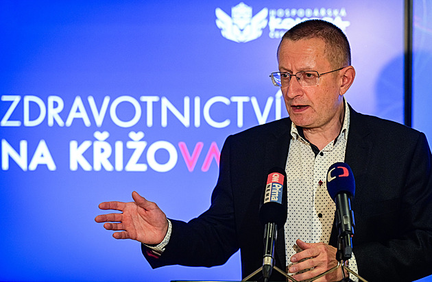Komora léčí spící politiky, těm se do žádných reforem nechce