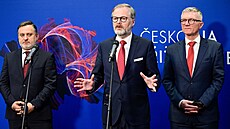 Zleva prezident Svazu prmyslu a dopravy R Jan Rafaj, premiér Petr Fiala a...