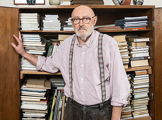 Spisovatel Josef Kroutvor.