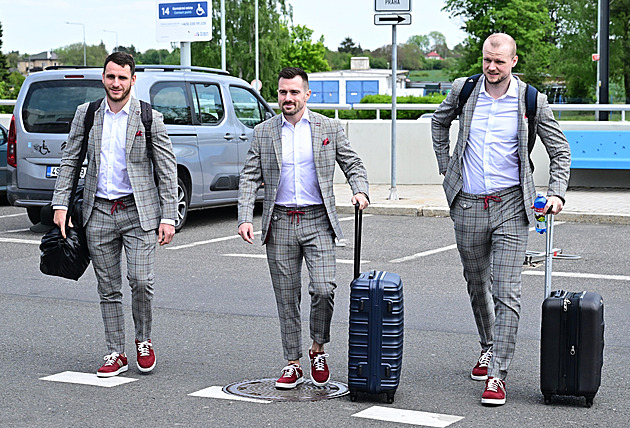 Teplákobleky v módním ofsajdu. Outfity českých hokejistů za vkusem zaostávají