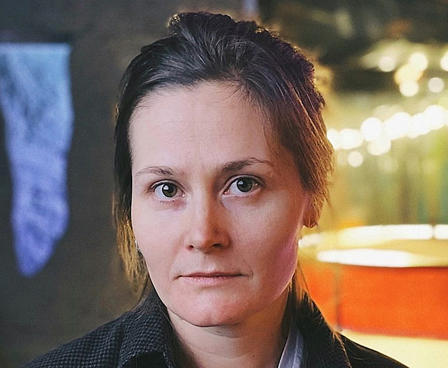 „Bylo mi trapně a styděla jsem se.“ Oksana Vasjakinová o rodičích v nové sbírce