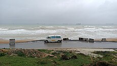 Travelbeat na cestách. U rozboueného erného moe.