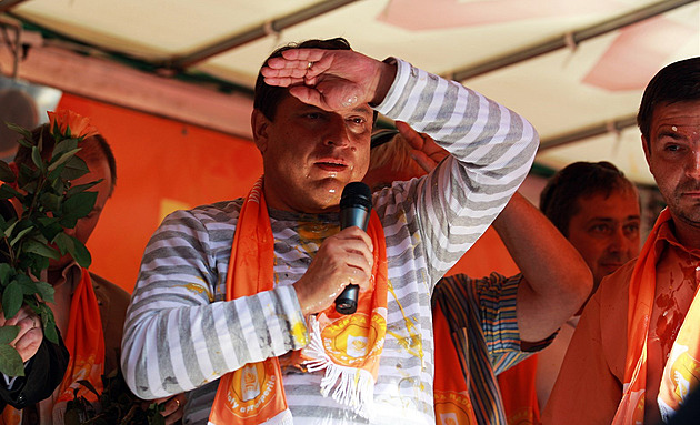 Kam se dnes politici hrabou na staré časy vaječné intifády