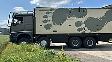 Mercedes-Benz Arocs 8x8 s obytnou nástavbou pat�í k nejv�t�ím obytným aut�m...