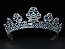 Platinovou tiáru s diamanty a akvamaríny Cartier vyrobil na korunovaci Ji�ího...
