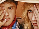 David: sako a vesta, Sure Curated, Lula Vintage;  ko�ile, Levi�s; kostkovaná...