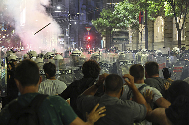 Srbská moc má strach. A protesty vyvolané bohorovností vlády trvají už příliš dlouho